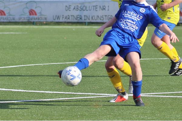 Aménagement terrain de football synthétique et gazon naturel - Sportinfrabouw NV